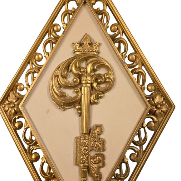 Vintage Ornate Key Design Hollywood Regency Syroco Wall Art Plaque - Picture 2 of 16